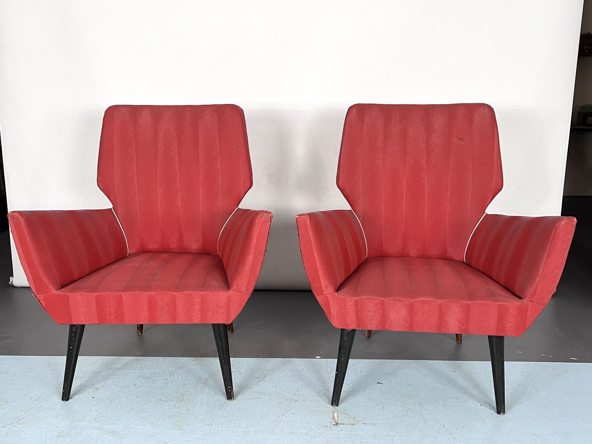 Mid-century modern pair of red armchairs. italy 1950s