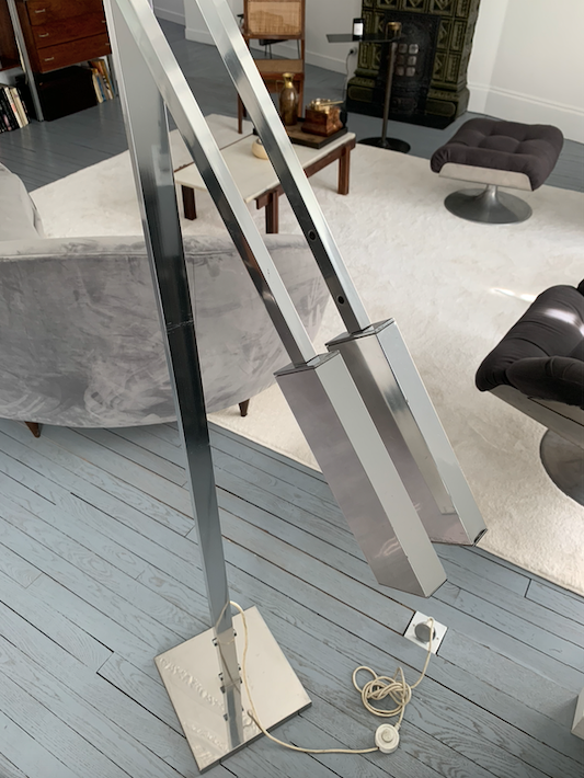 Giraffe Angelo Brotto lamppost