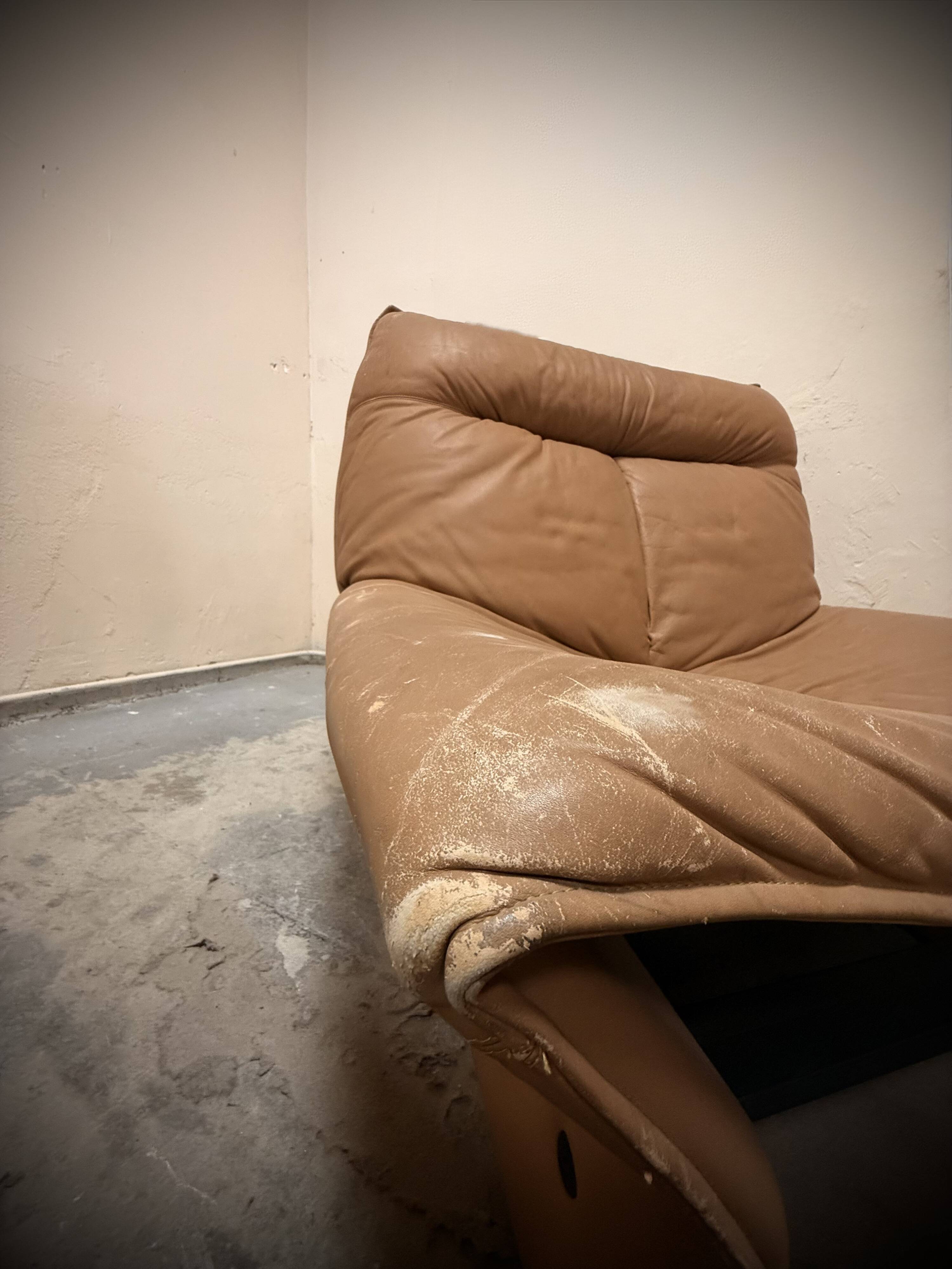 Pair of Gianni Pareschi lounge chairs for Busnelli, vintage leather from the 1970s.