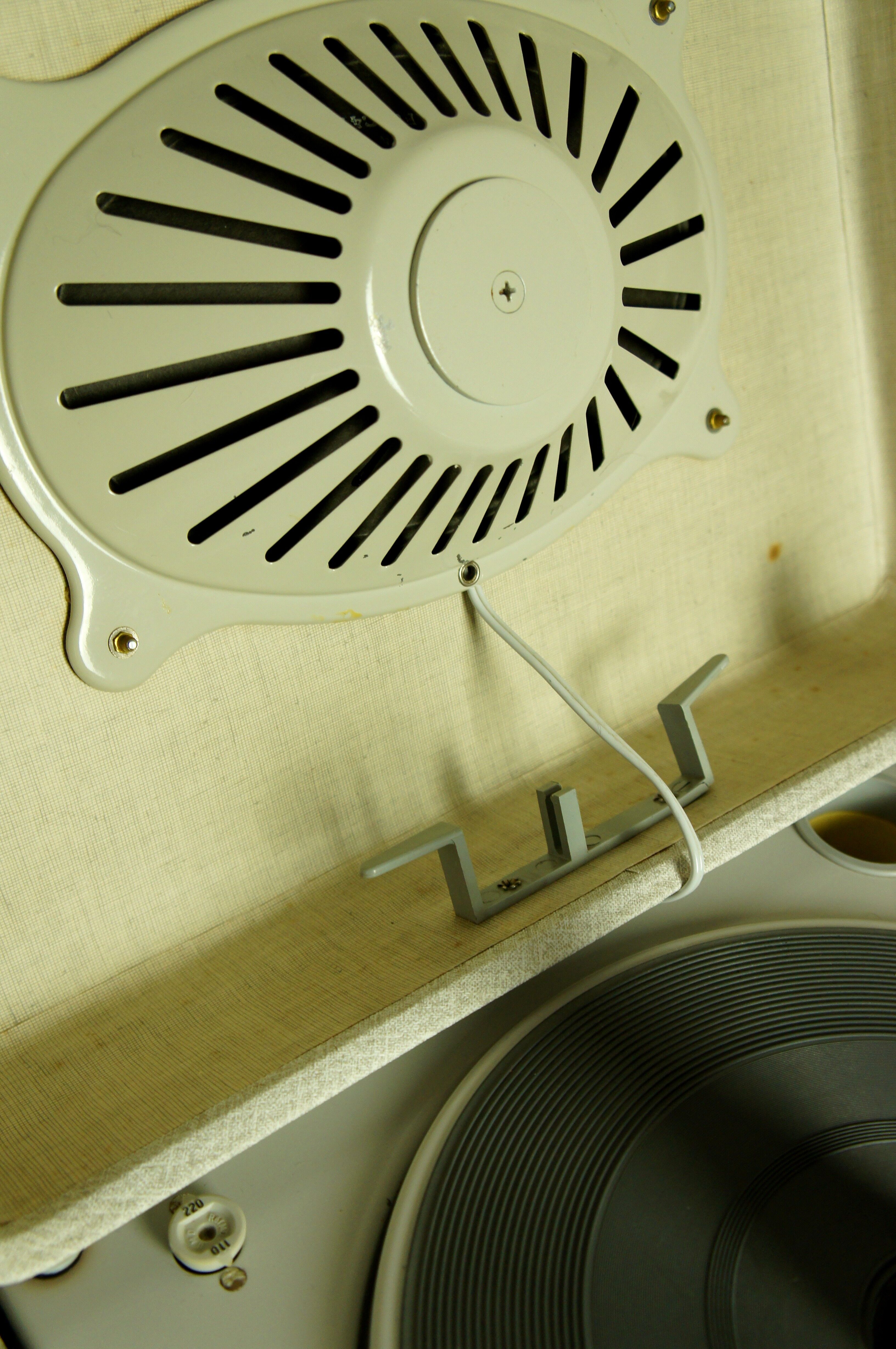 Turnted disc with Radialva vinyl charger circa 1950