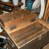 Beautiful cabinetmaker's trunk in wood and metal from the 1900s. With 3 storage compartments
