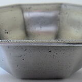 Empty octagonal pocket in tin by the workshop "Les Etains de France"