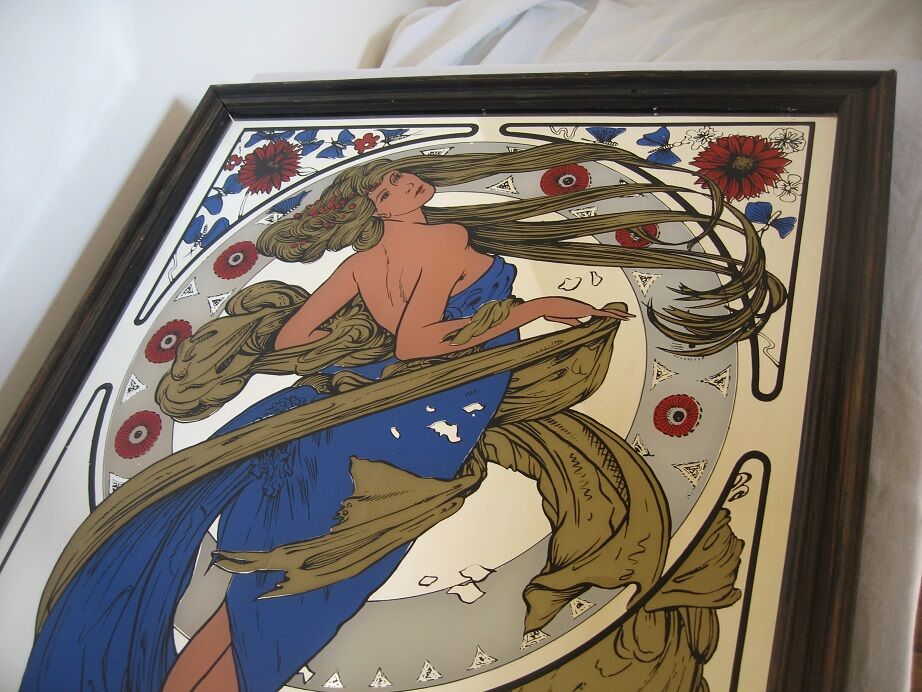 Mirror advertising perfume Laroche