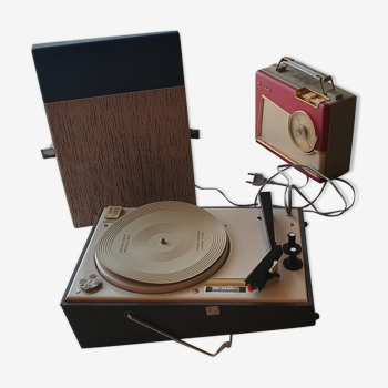 Phonograph "turns discs"