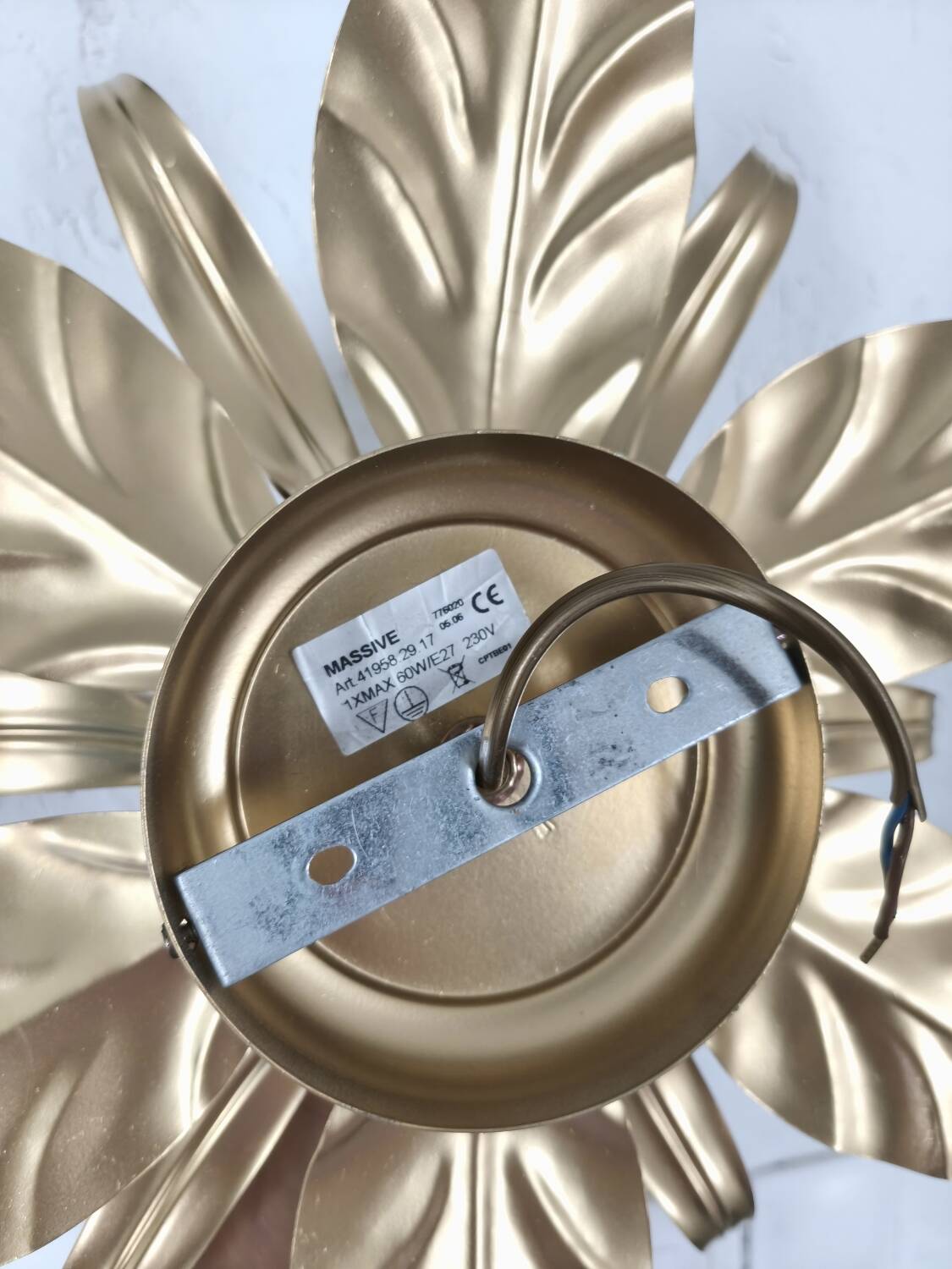 Gold metal flower wall light