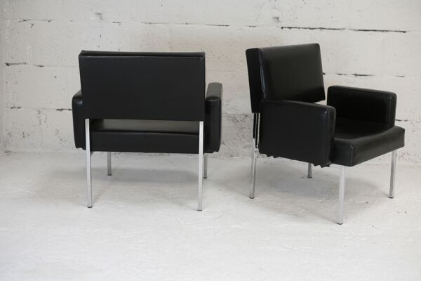 paire De fauteuils Piètement Inox, Simili-cuir Noir, France, Circa 1970