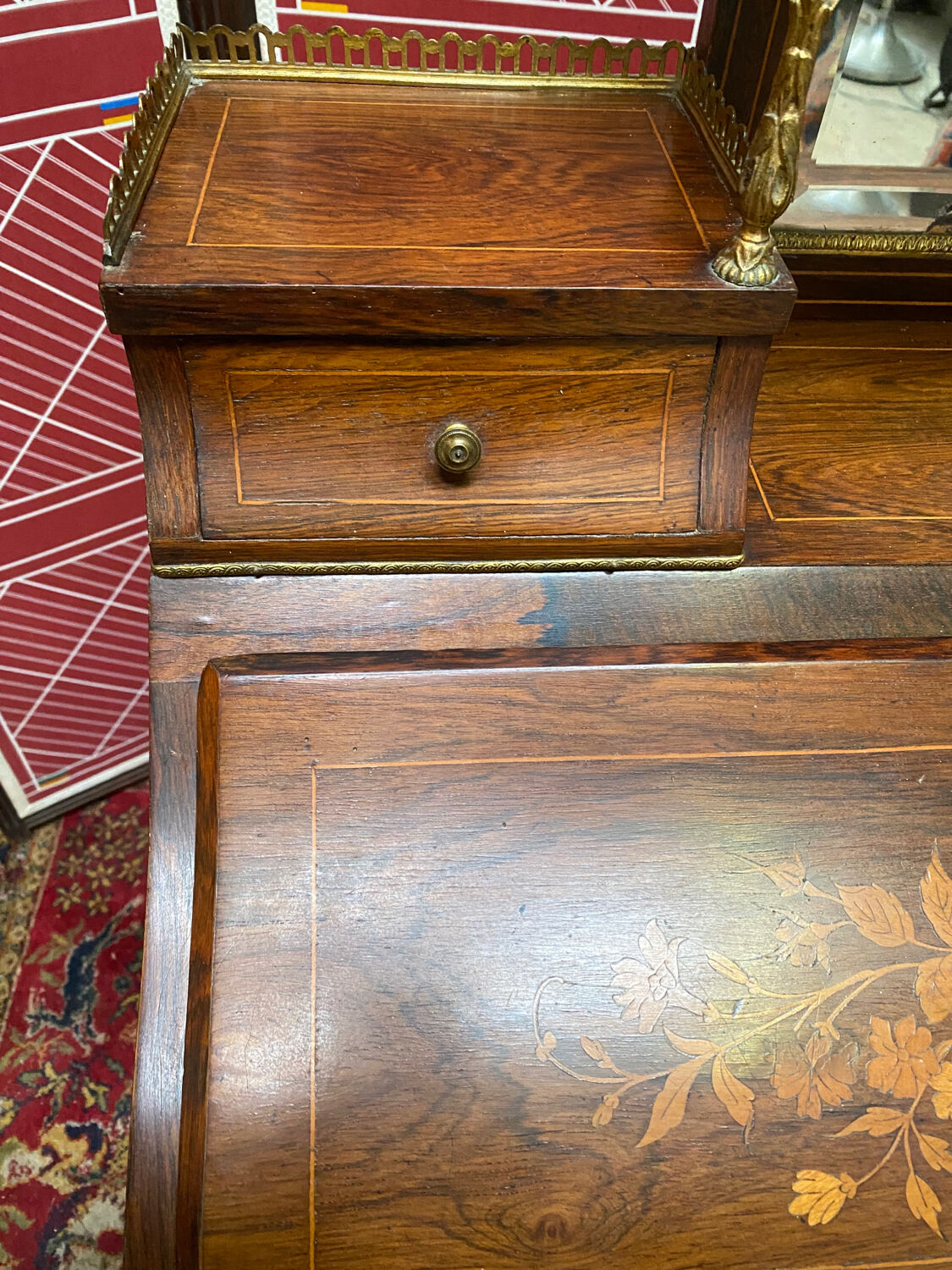 Wriitng desk laiding Louis XV style with secret compartment