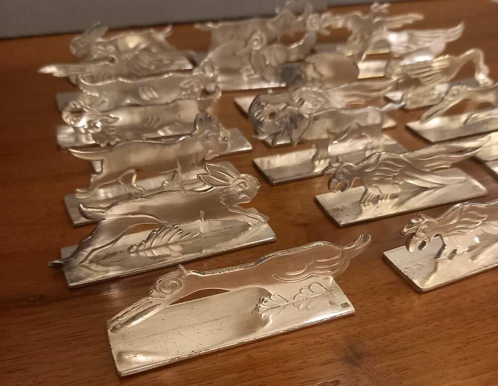 21 animal knife holders