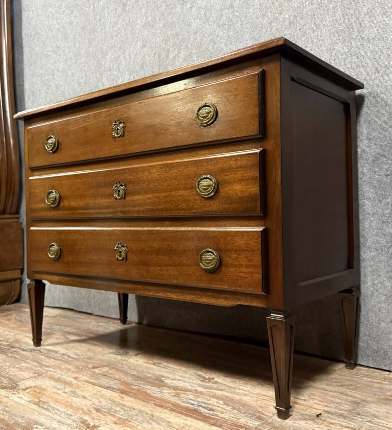 Commode style louis XVI en acajou