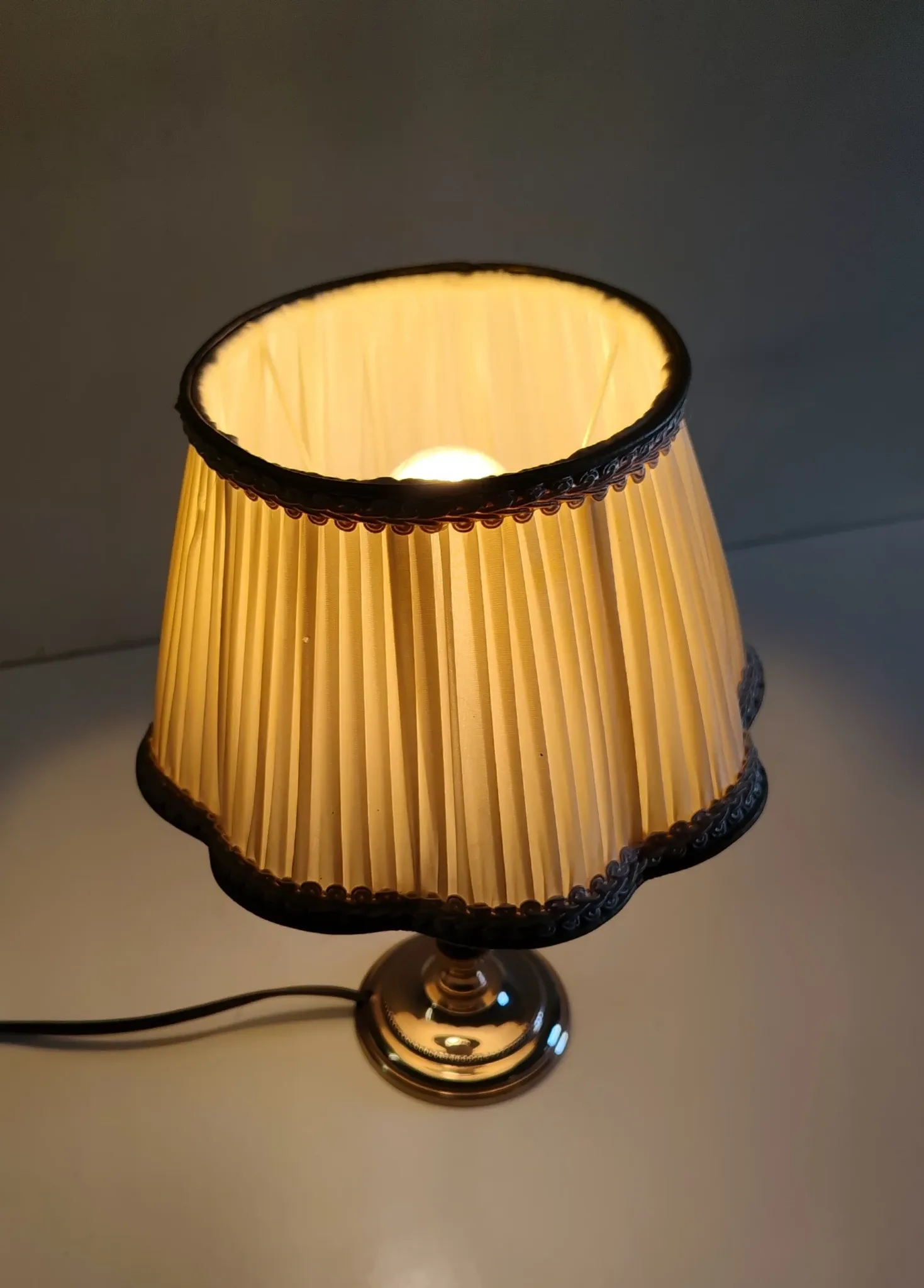 Table lamp in brass and Bakelite - mid 20th century