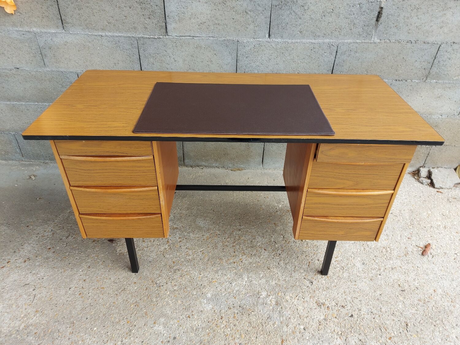 Adult desk, scandinavian type, 1970 and roneo chair