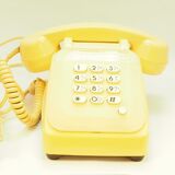 Vintage beige phone with keys