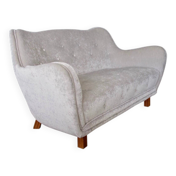 Grey velvet buttoned sofa by Levi's Mobelafarr