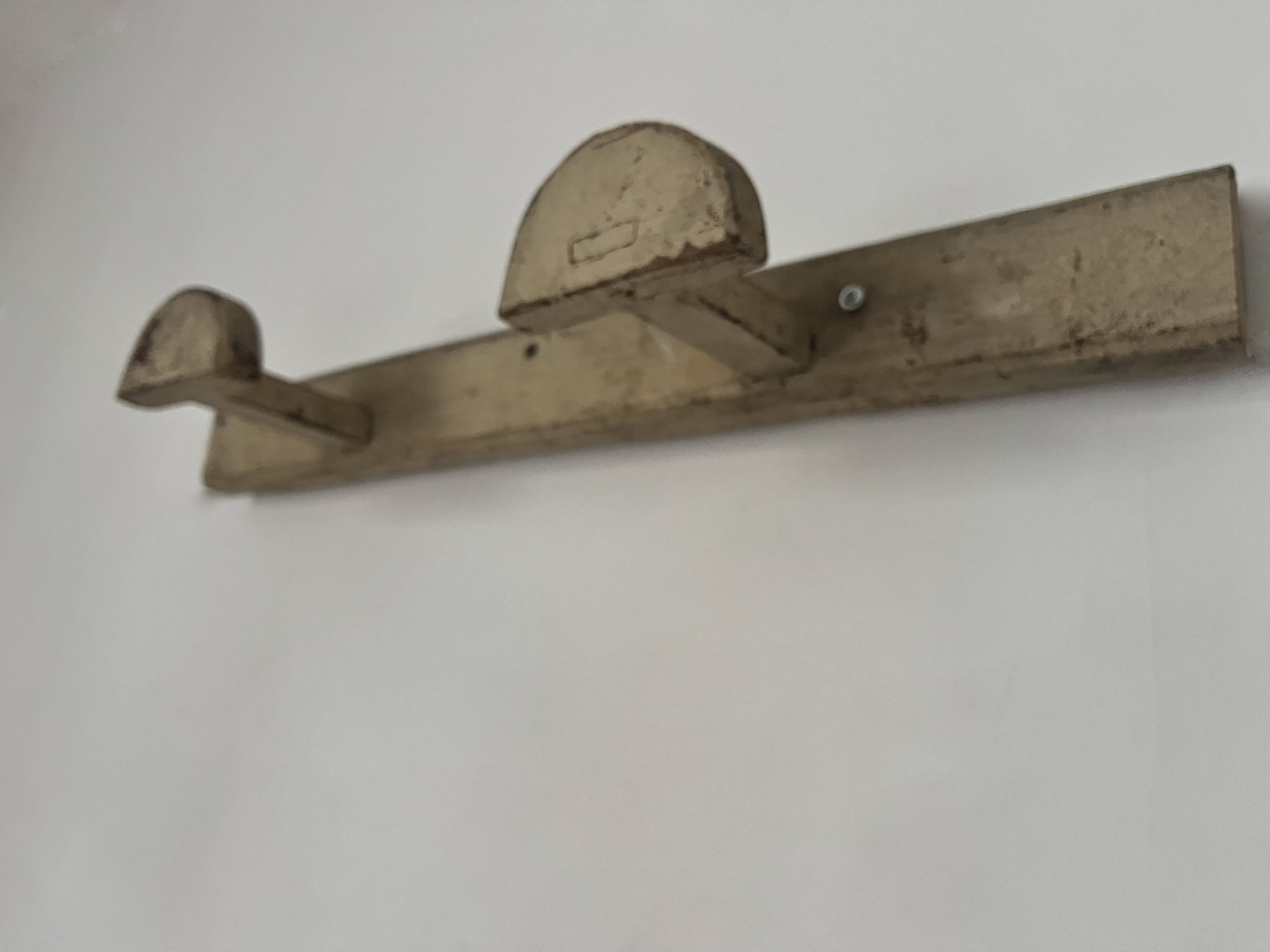 Patère murale, art populaire