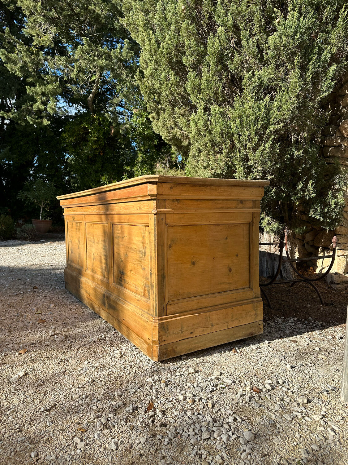 Cash counter cabinet