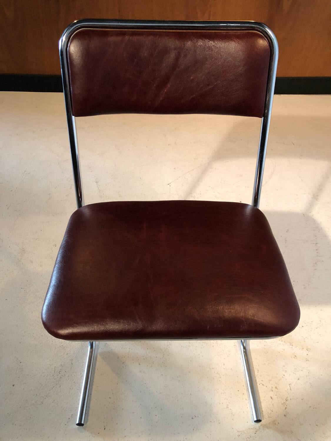 Chaise vintage vers 1970 - cuir et chrome