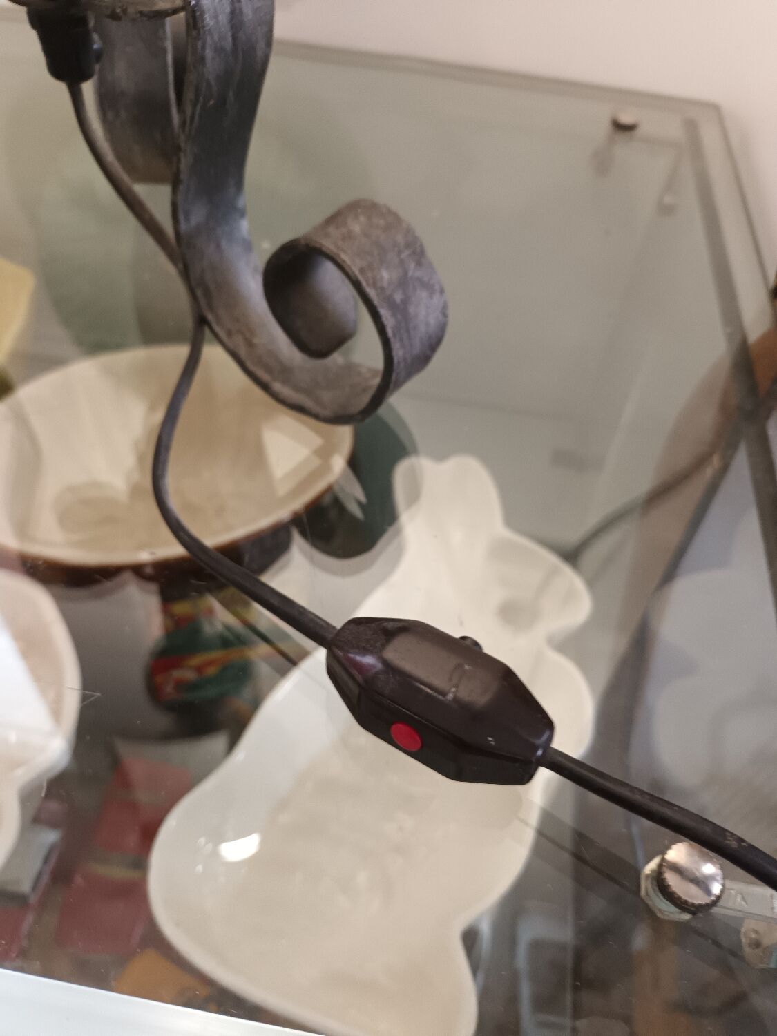 Wrought iron lamp to pose