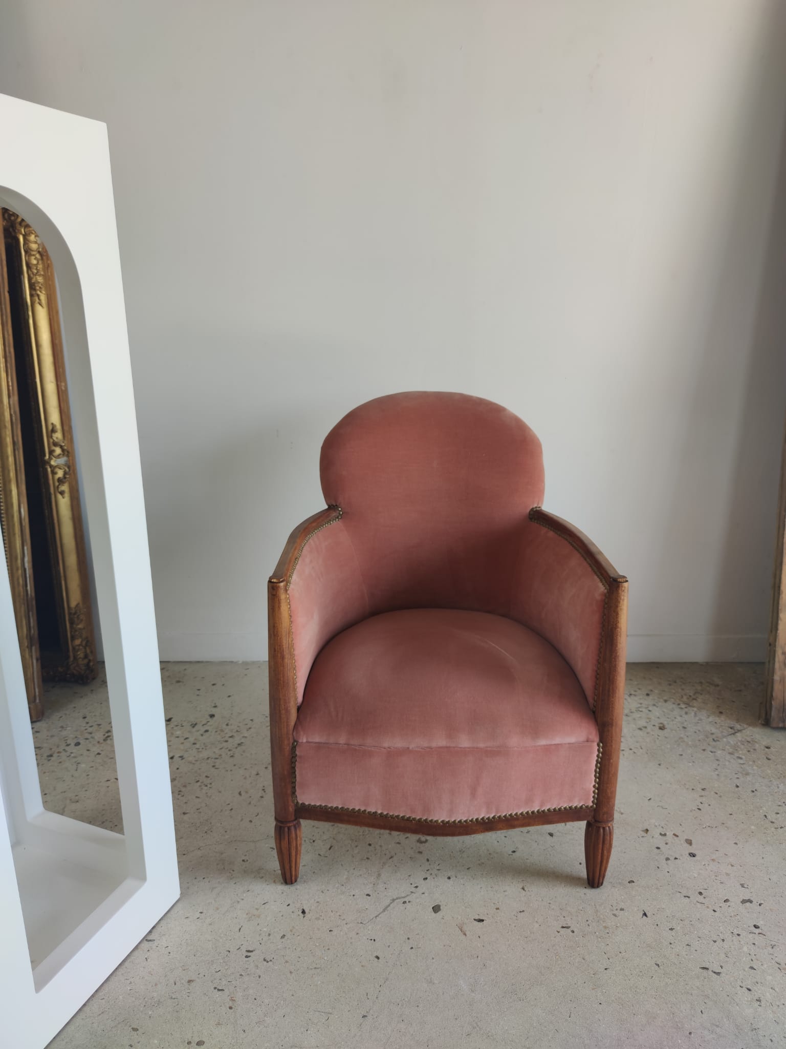 Armchair art deco pink velvet trim