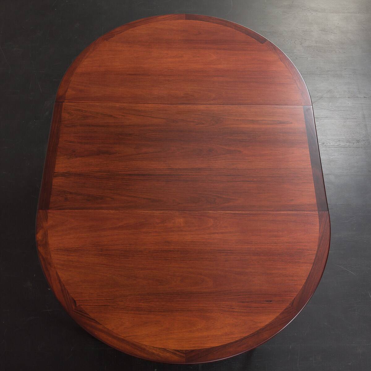 Circular dining table in rosewood, model 'PJ 2-5' by Grete Jalk