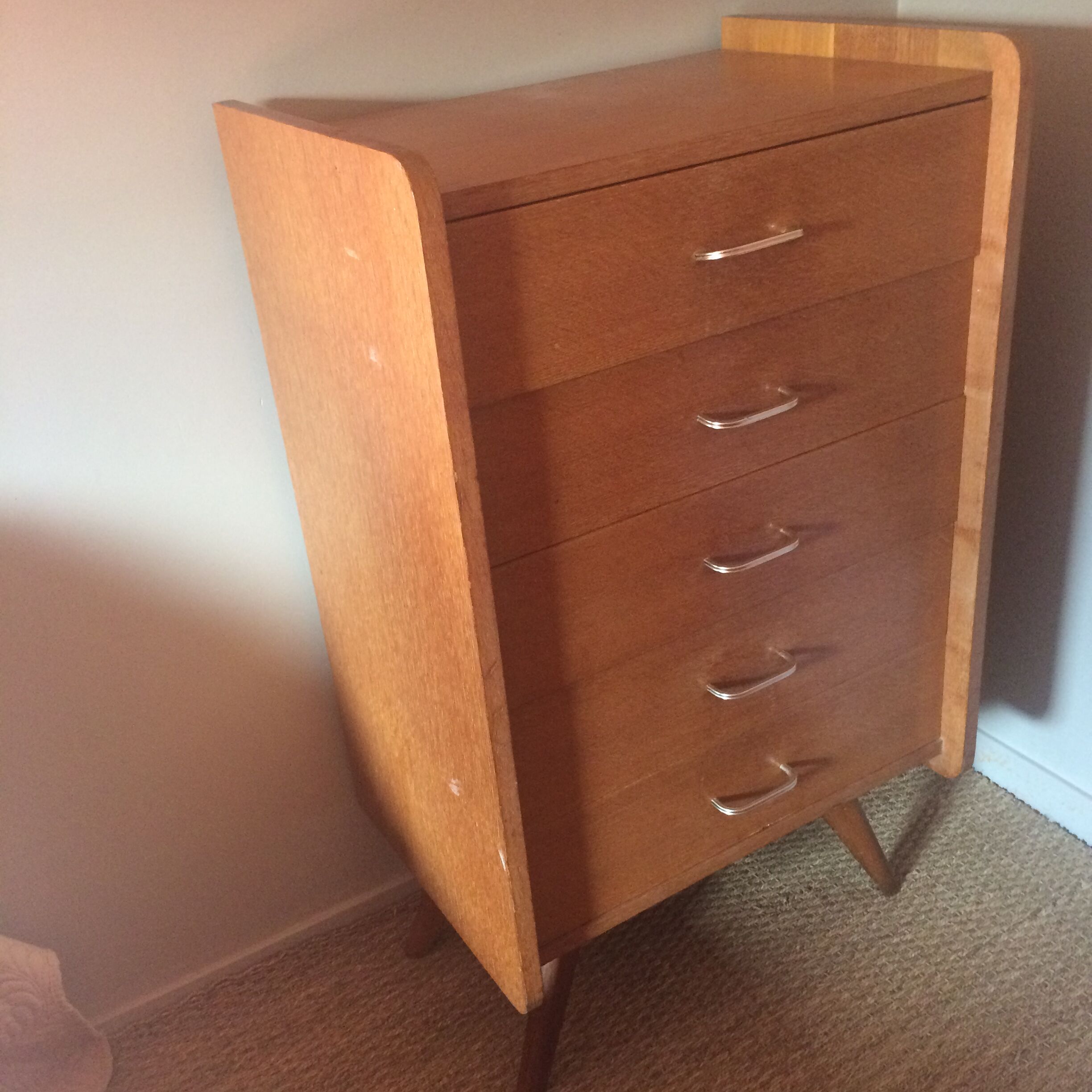 Commode 5 tiroirs en chene blond.