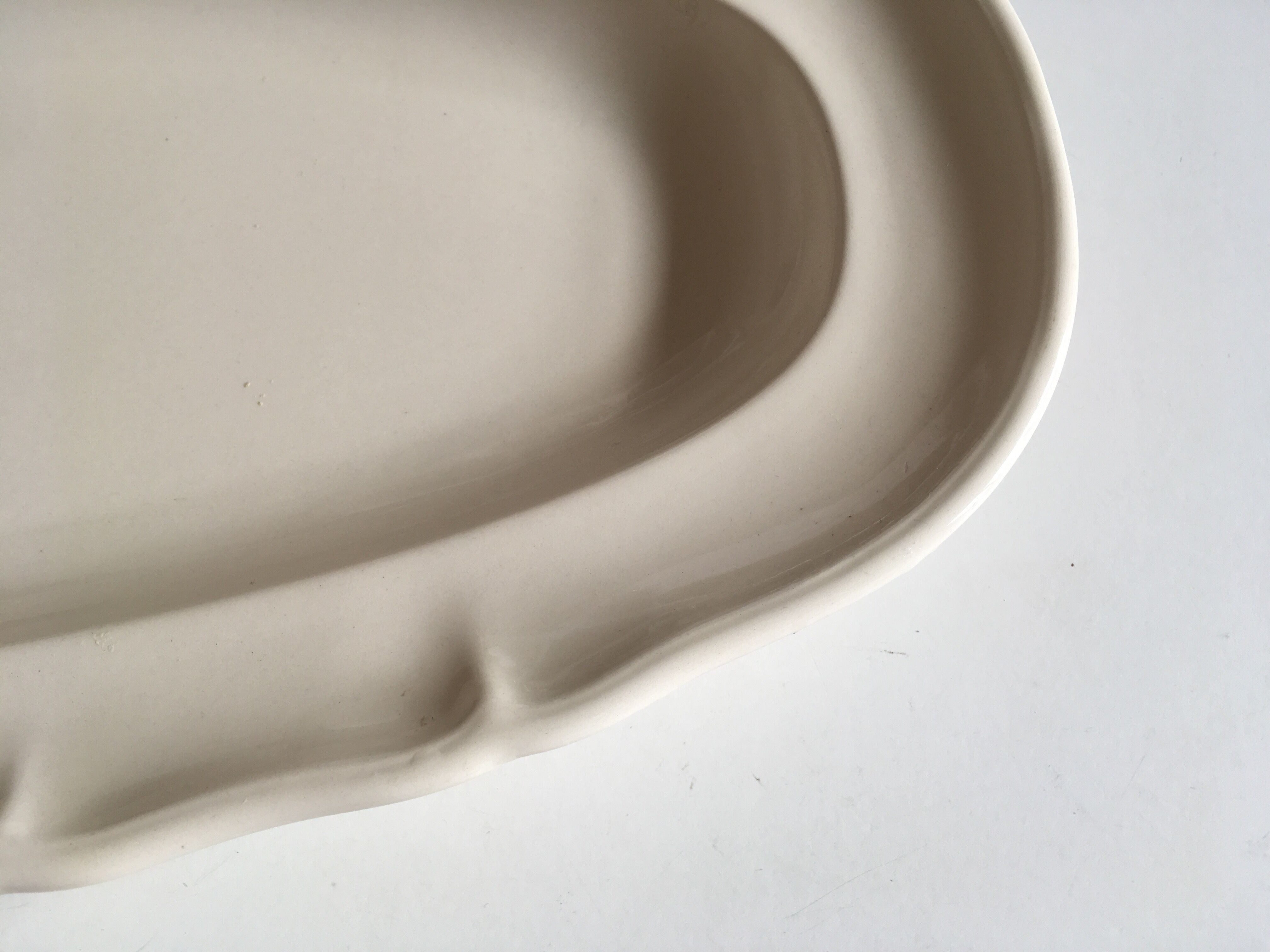 Ivory faience flat 59cm  60