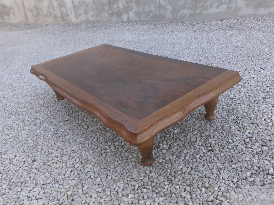 Solid wood coffee table with 4 legs