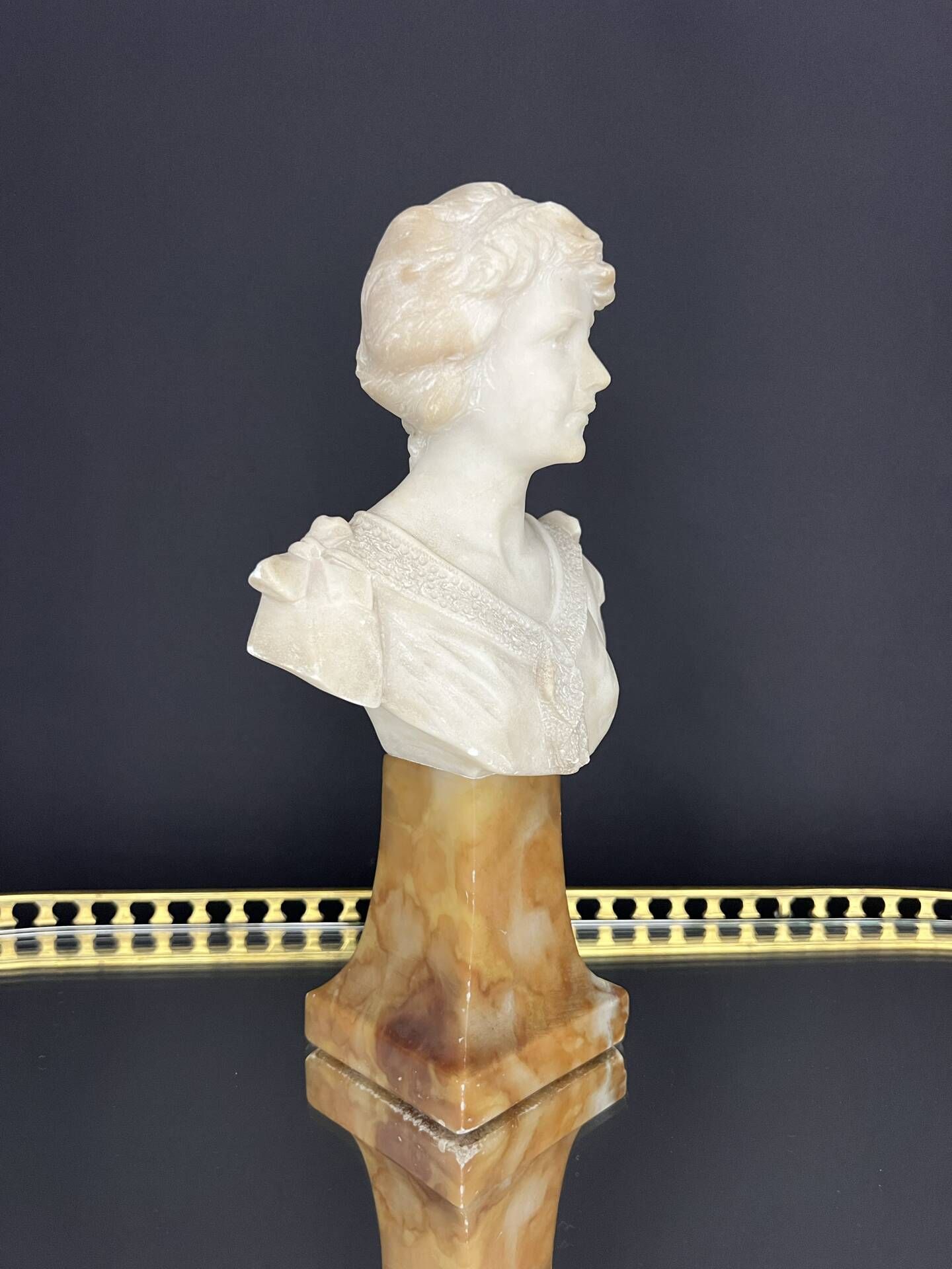 Bust of a young woman in carved alabaster – Art Nouveau style