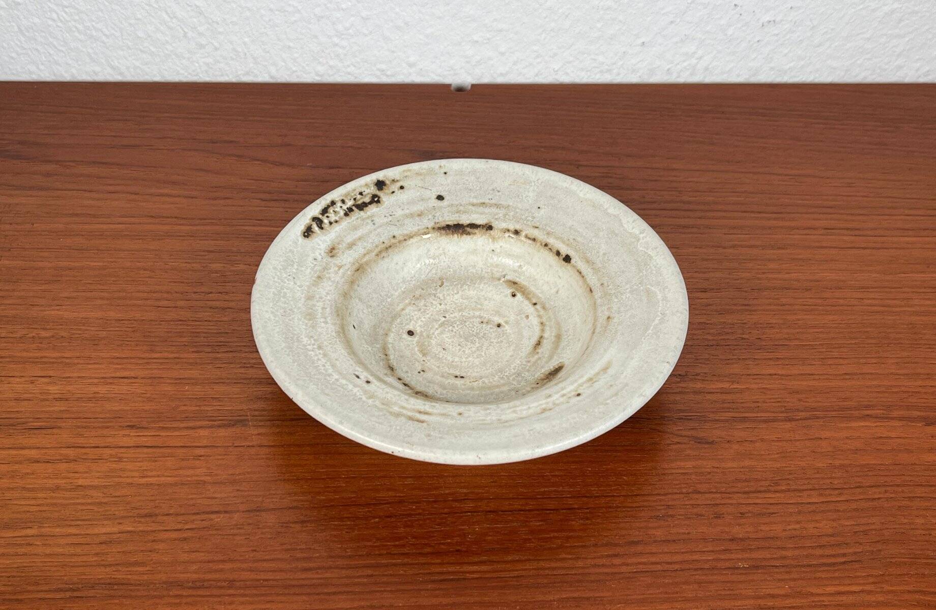 Mid-century Danish studio pottery bowl by Dania Keramik, 1960s.