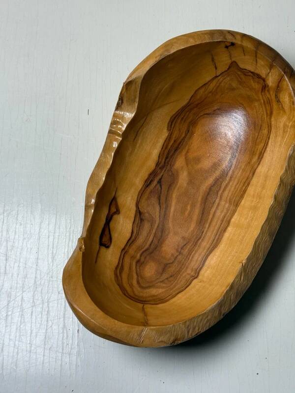 Handcrafted solid olive wood bowl 20 cm – Organic freeform shape