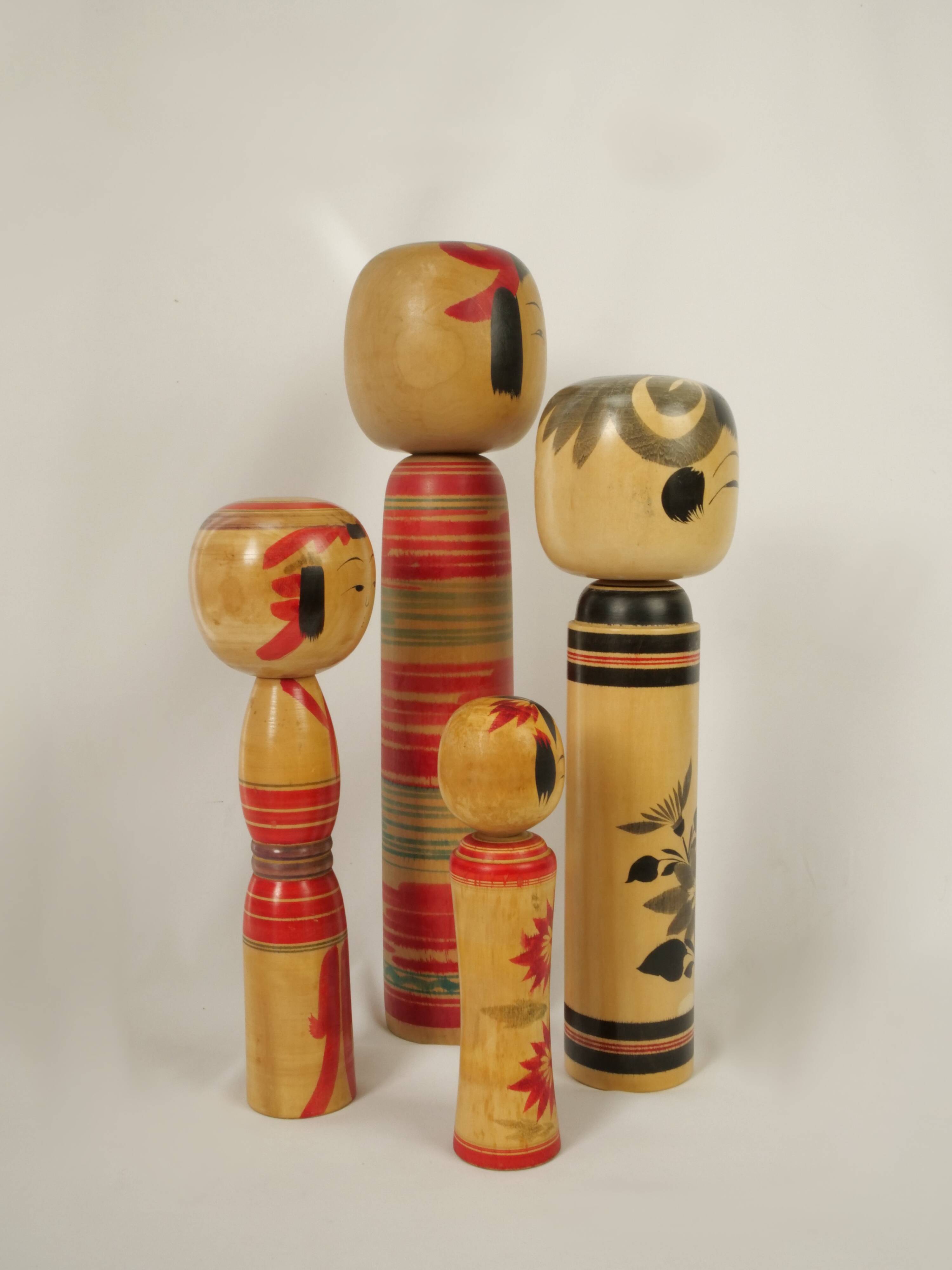 Lot of 4 Japanese KOKESHI dolls