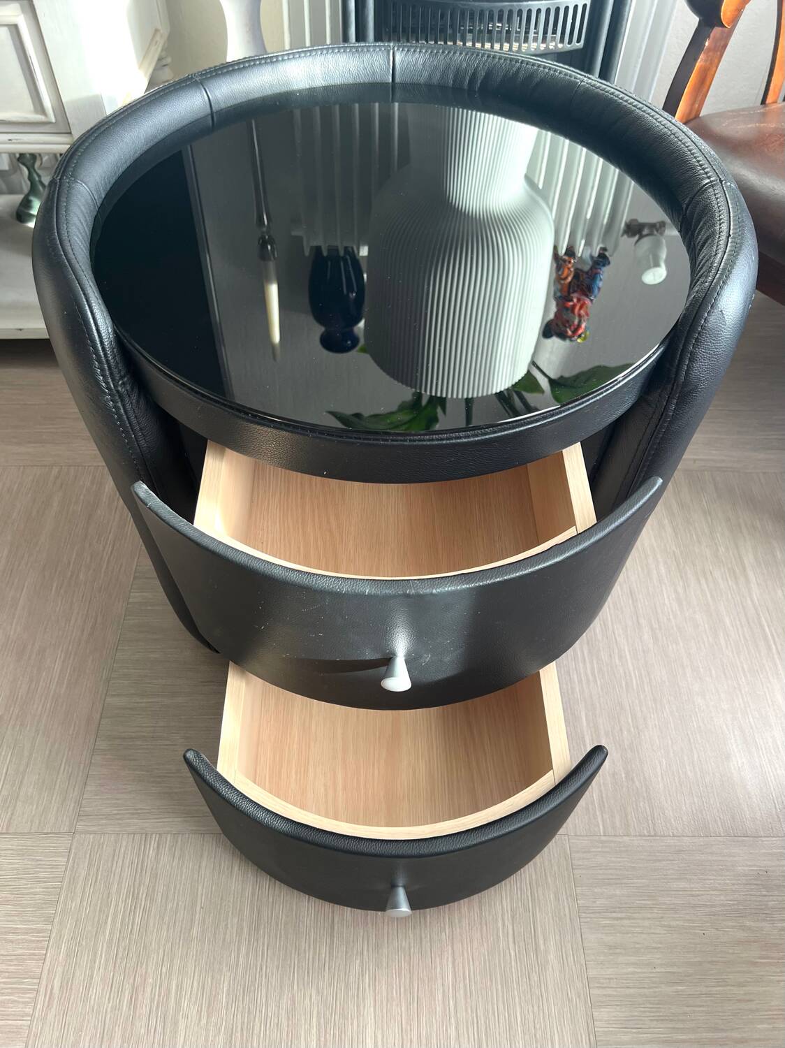 Genuine leather and black glass bedside table Terranova
