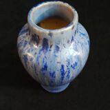 Vase émaillé Pierrefonds bleu et ocre avec délicates glaçures à cristallisation. Art Déco.