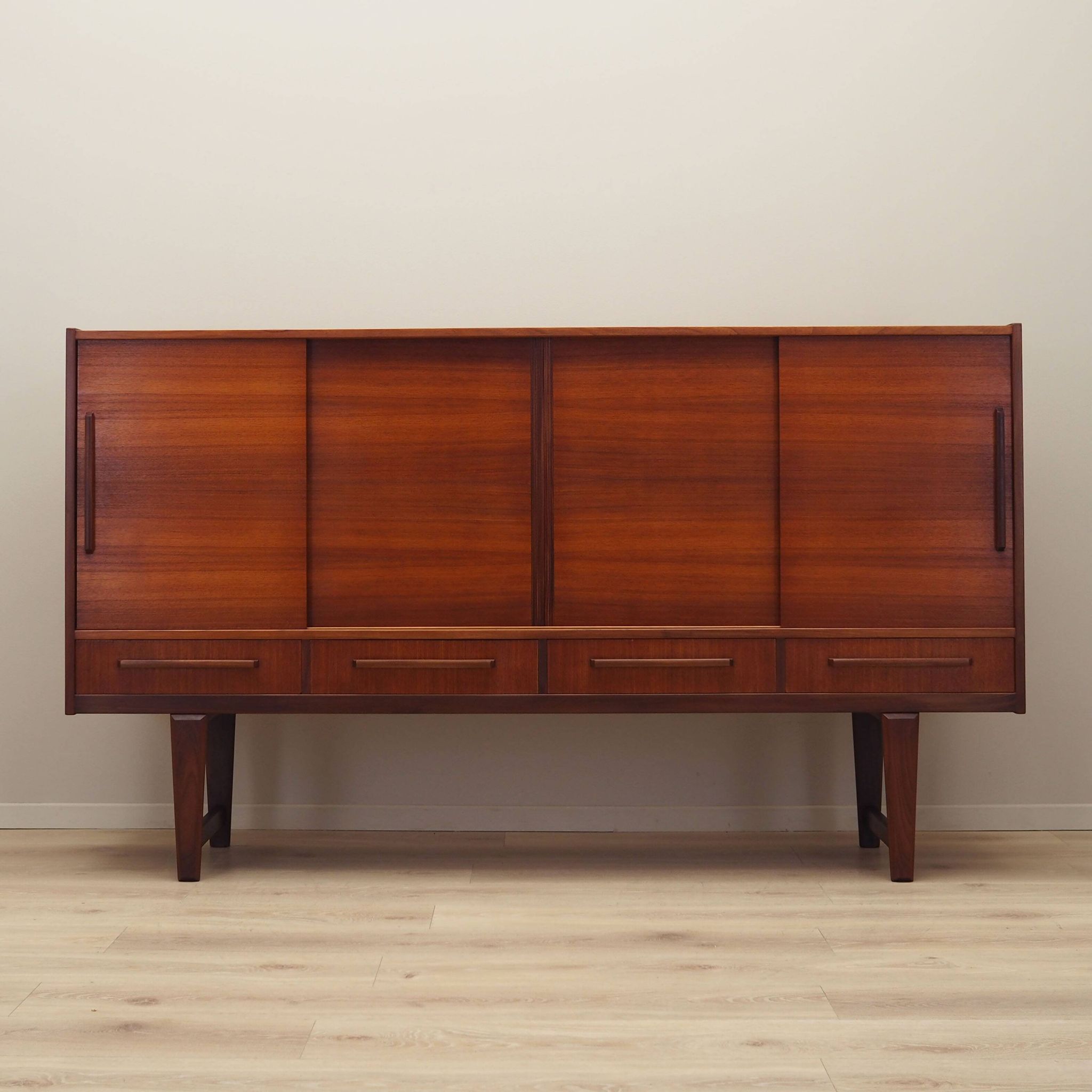 Buffet danois en teck par PMJ Viby J, années 1960