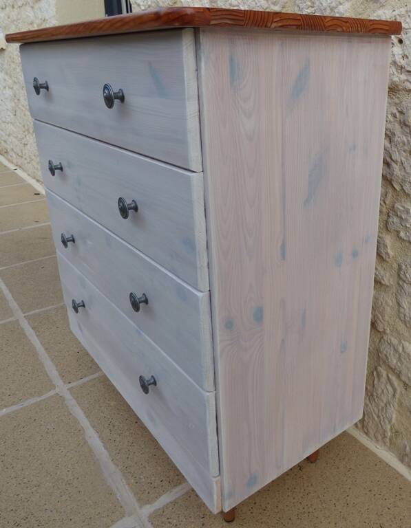Grande Commode dessus bois 4  tiroirs cérusés blanc gris avec boutons métal