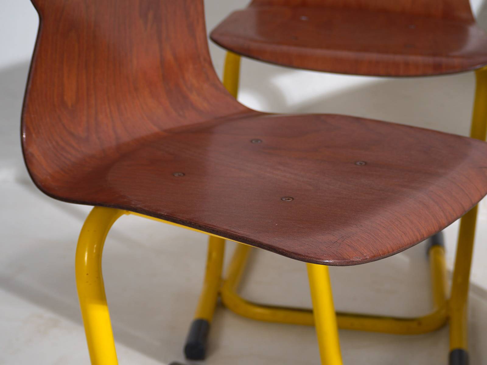 Retro yellow dining chairs (circa 1950). Set of 4 pieces.