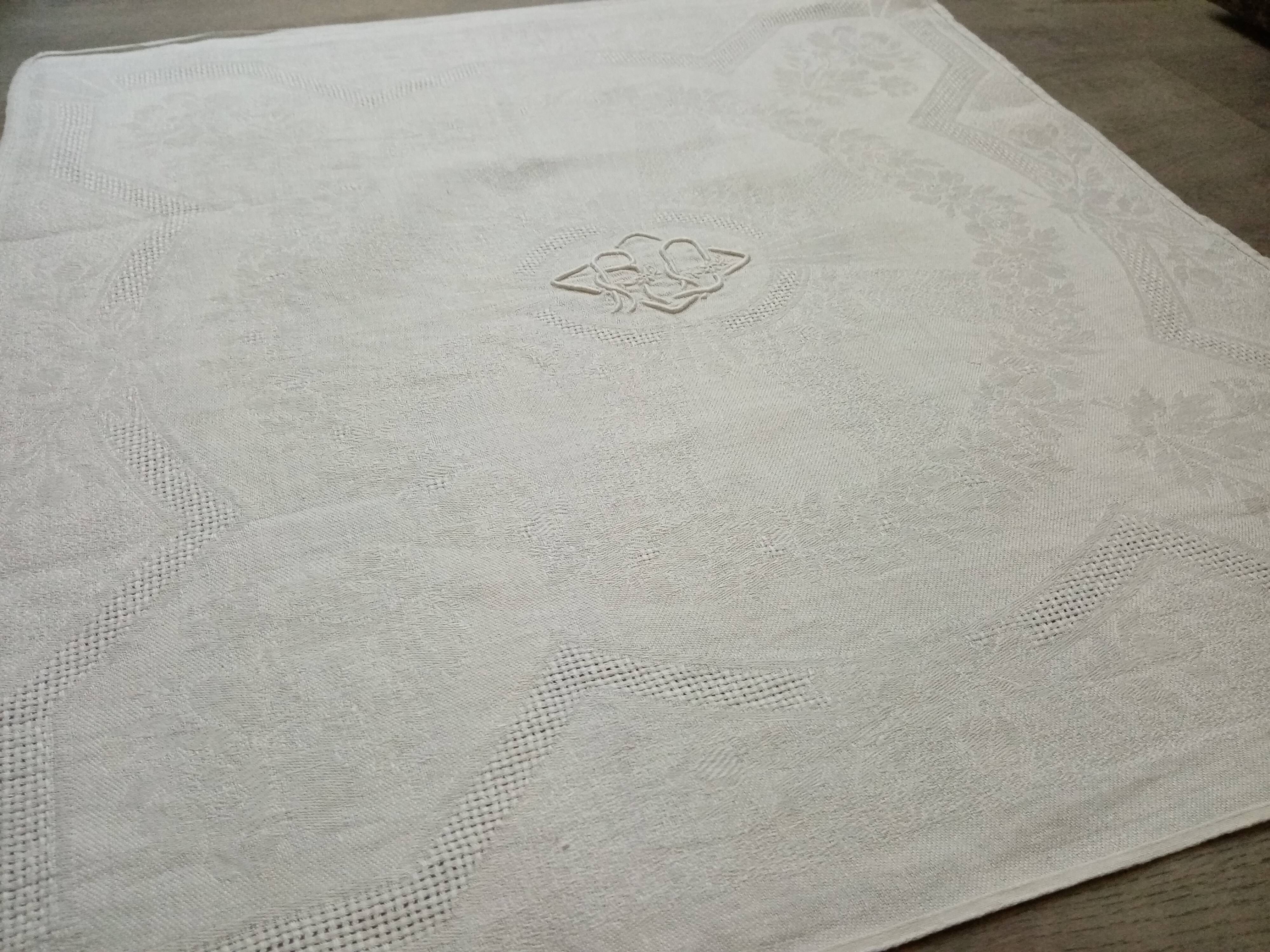Ancient tablecloth, 12 embroidered towels monogram RD damasse de roses , friezes art deco