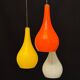 Suspension milieu du siècle avec abat-jour en verre Vistosi par Stilux Milano. Italie, années 1960.