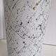 Vase en terre cuite peinte à motif graphique