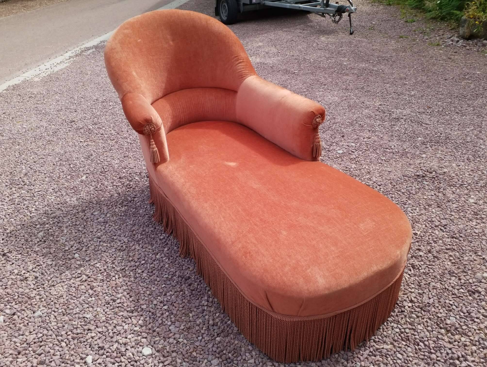 Toad armchair