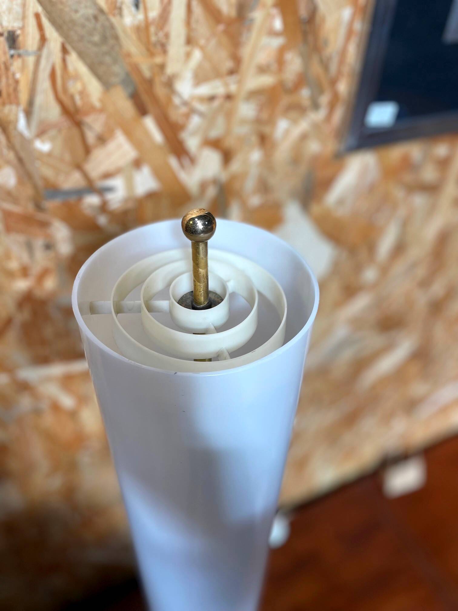 Vintage lamp in plexiglass and brass from the 1960s.