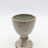Verre sur pied en grès blanc nacré avec tâches noirs