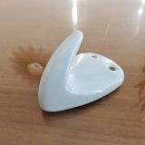 Patère art déco en porcelaine bleu pâle années 30 40