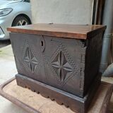 Small French chest from the 17th century in its own juice.