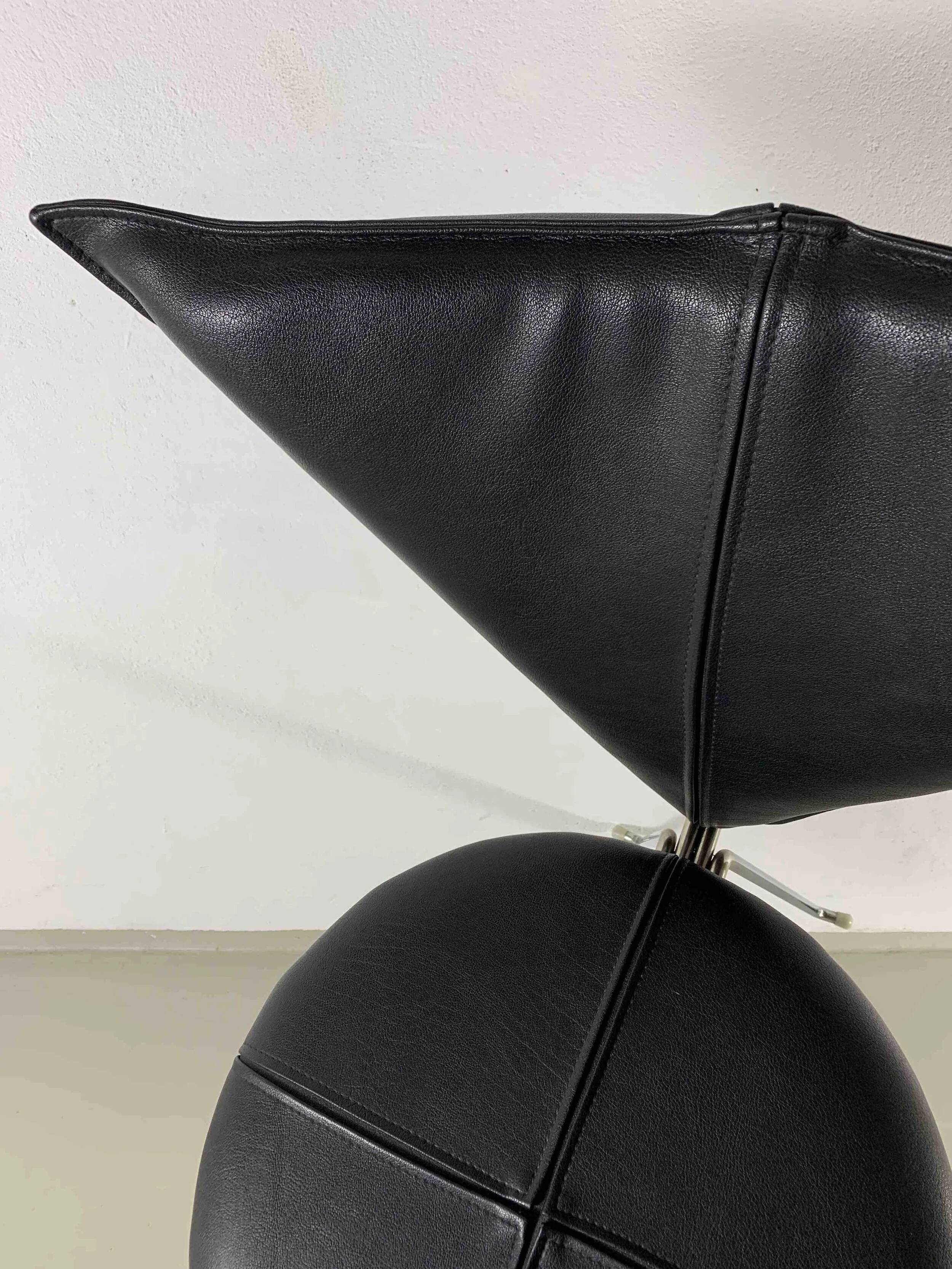 Six chaises en métal recouvertes de similicuir noir, de Lubke, Allemagne, années 1990