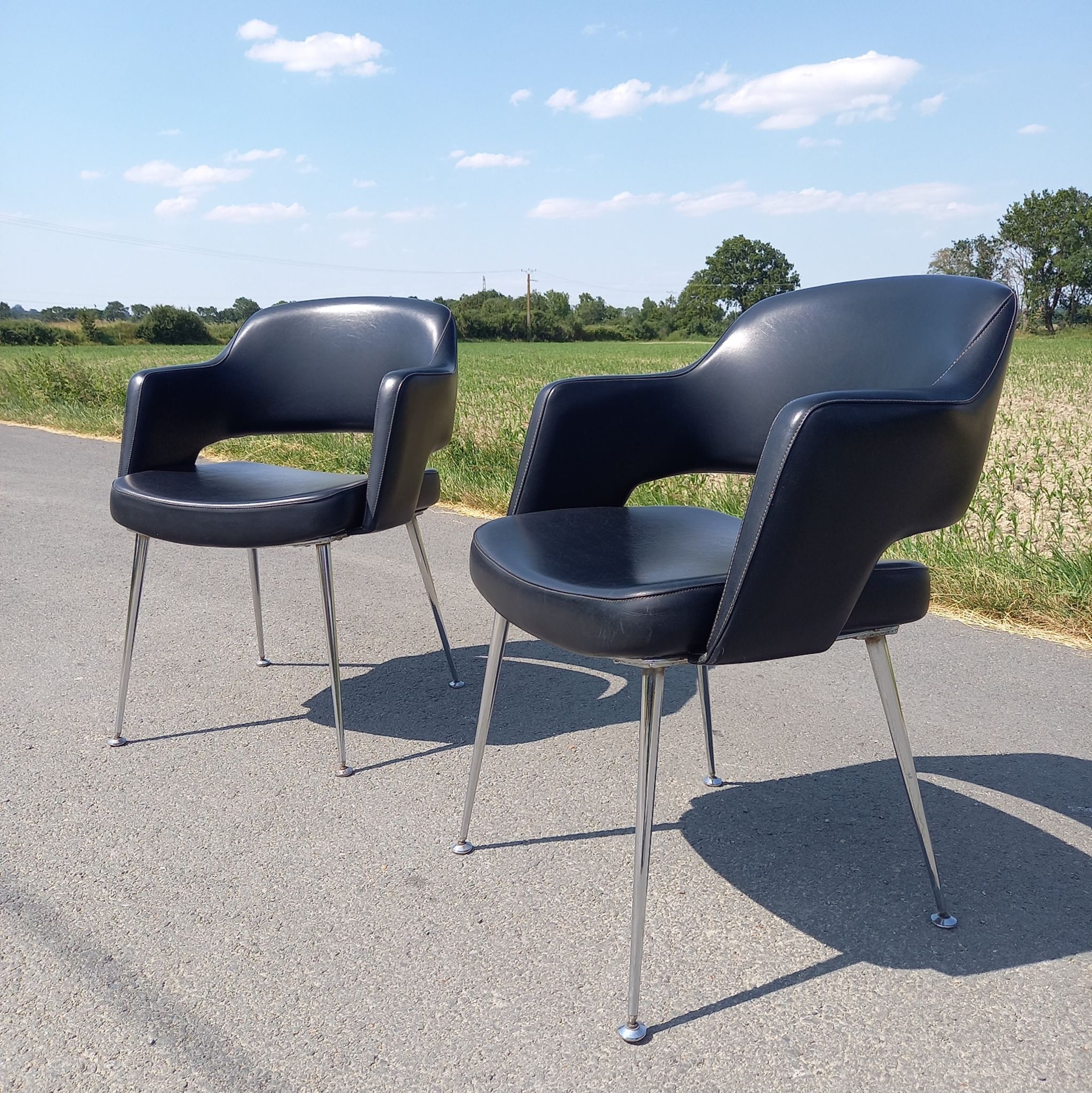 Set of 2 vintage armchairs