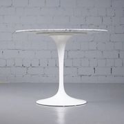 Tulip dining table by Eero Saarinen for Knoll Int. ⌀ 91.5 cm