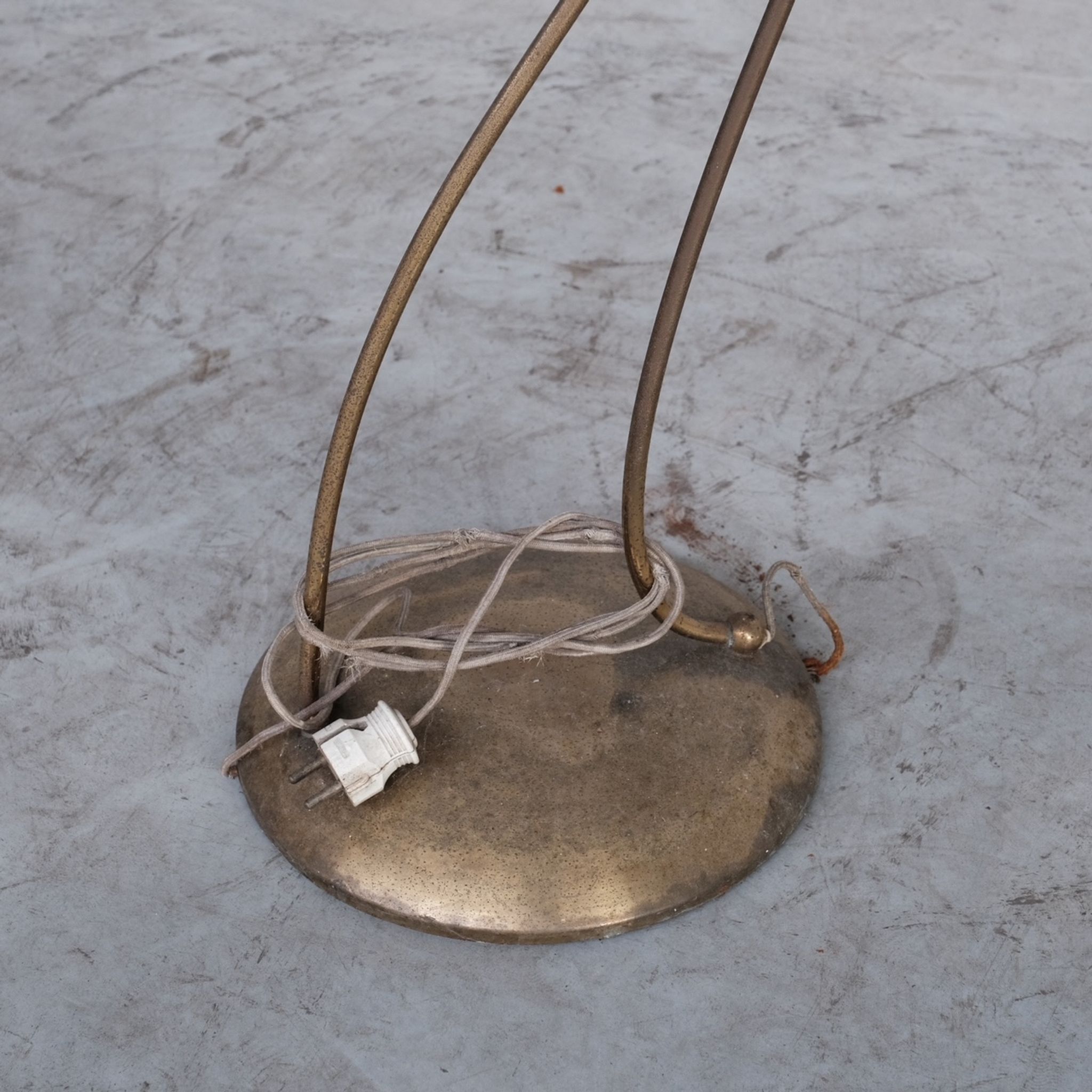 Lampadaire en laiton français du milieu du siècle