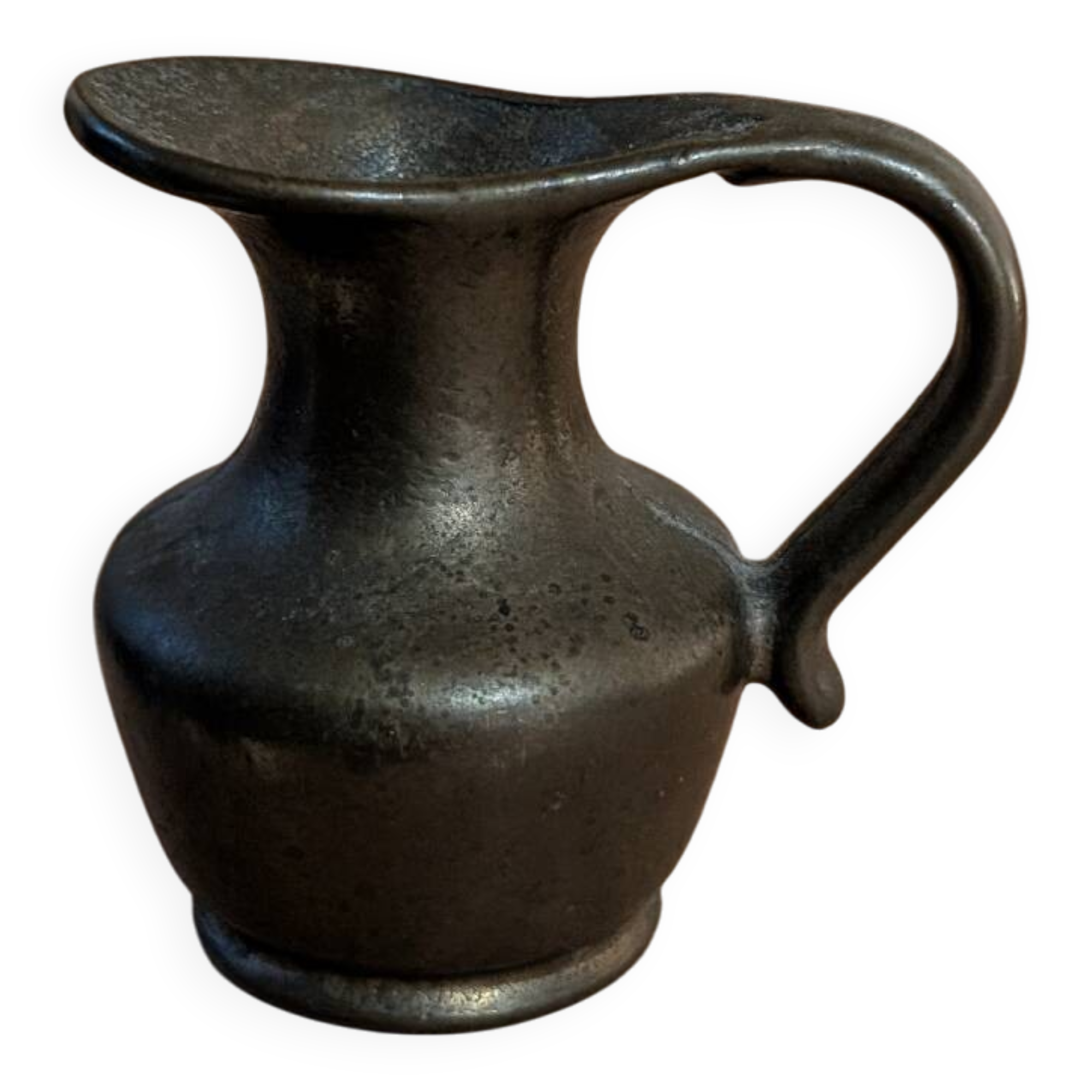 Petit pichet en bronze massif – style antique / oriental