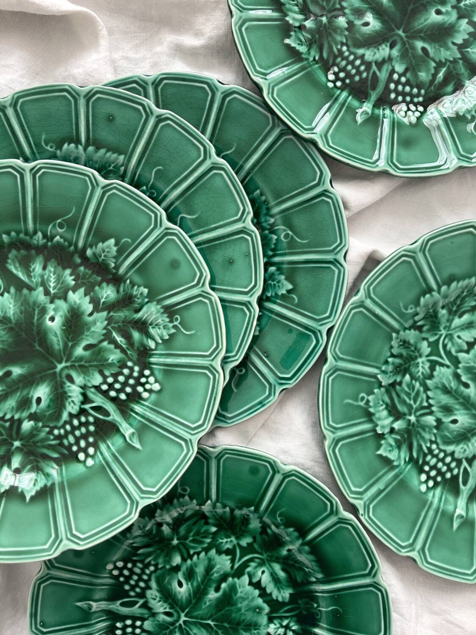 6 assiettes à dessert faïence en barbotine feuilles de vigne Sarreguemines