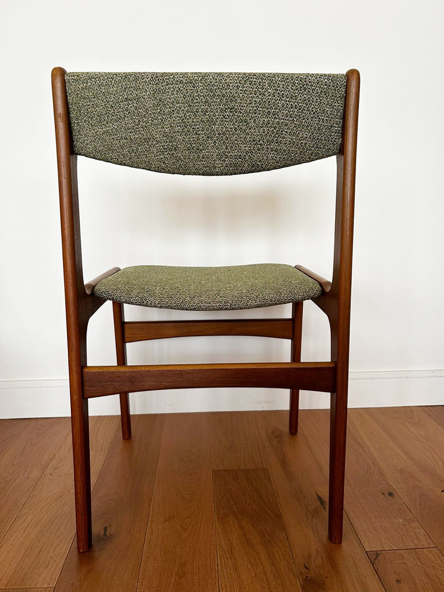 Lot of 4 1960s Scandinavian style chairs.